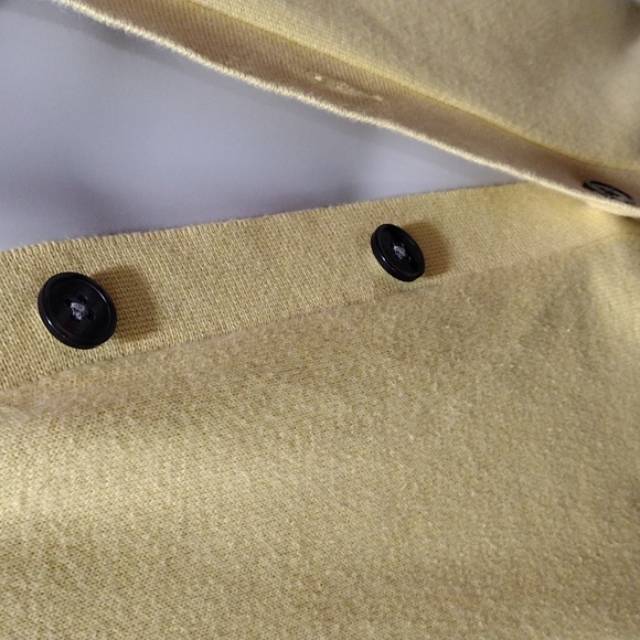 Buttoned Down light yellow cotton cardigan. Medium - Picture 6 of 11